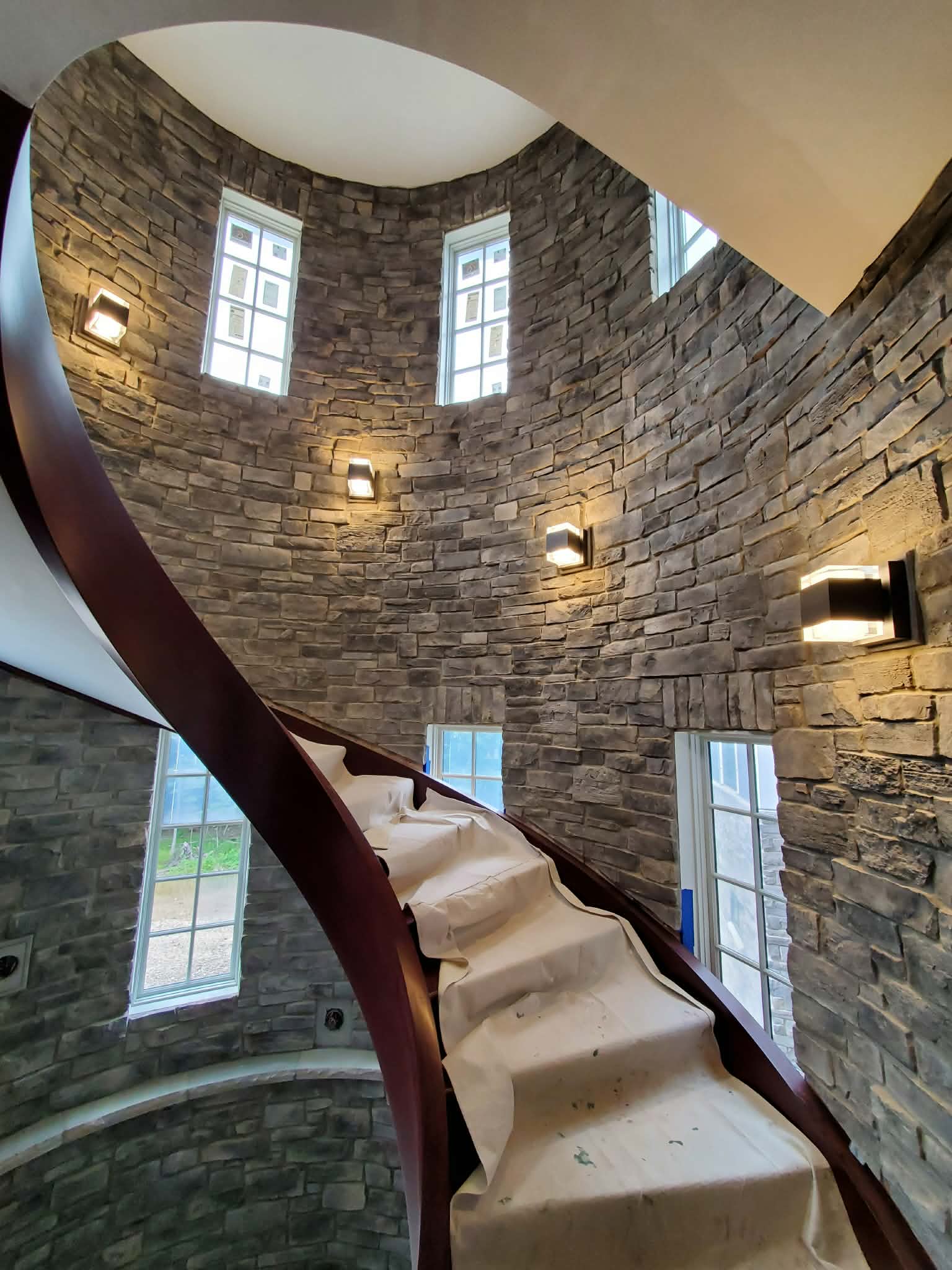 Spiral staircase lighting